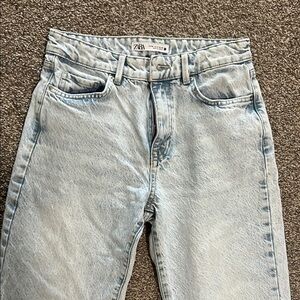 Zara Women’s Light Wash Straight Jeans